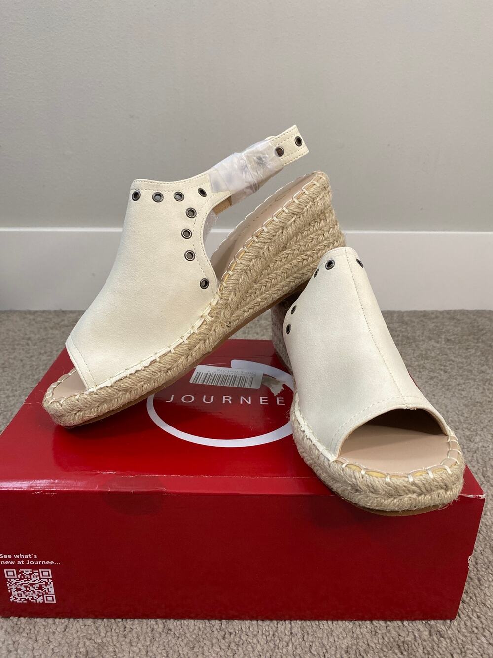 New Journee Collection Crisie White Espadrille Wedge Sandals Size 7.5
